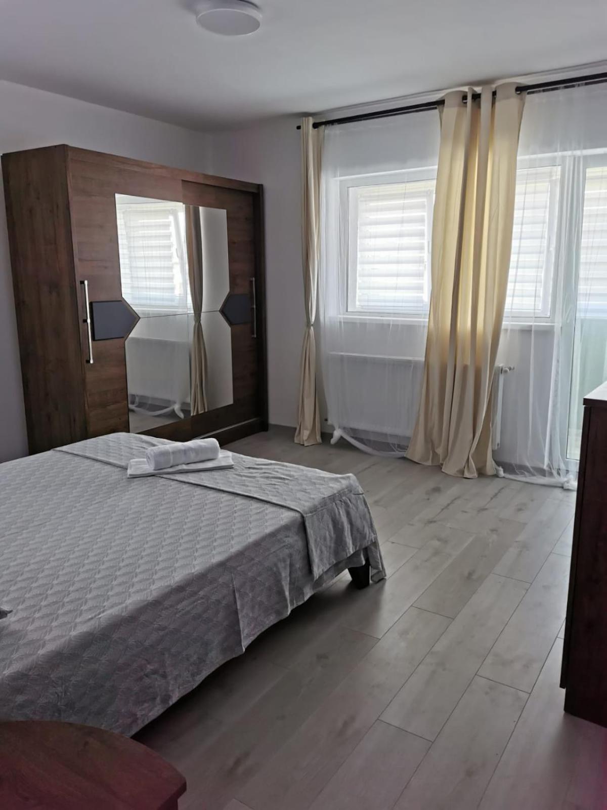 Alex's Crib דירה Floreşti